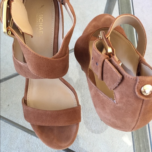 Suede MK sandal - Picture 2 of 5